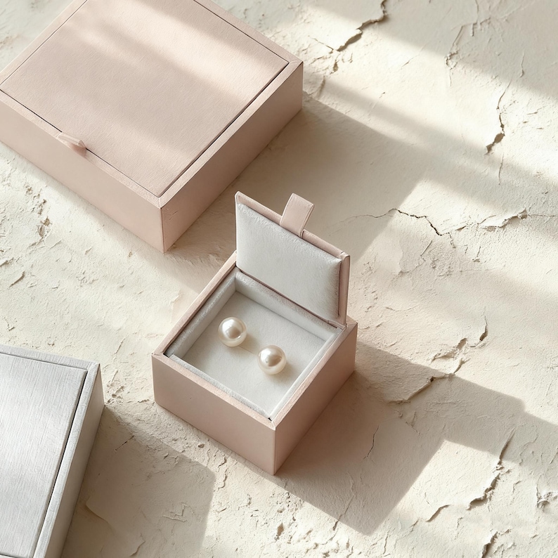 boutique-style custom jewelry boxes for small business packaging