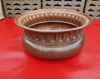 Large Vintage Hammered Copper Bowl – Decorative Centerpiece – Plant Holder – European Craftsmanship – Mid-1900s