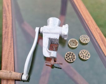 Vintage Manual Meat Grinder with 4 Brass Dies, Hand Crank Tabletop Meat Grinder, Retro Kitchen Tool