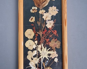 Vintage painting with dried flowers and edelweiss – signed Ester – wooden frame
