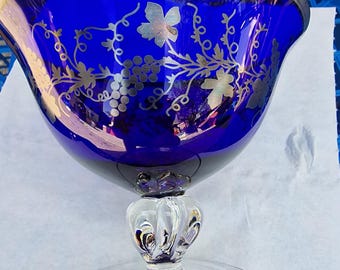 Cobalt Blue Crystal Centerpiece Bowl with Grape Decoration – Elegant Vintage