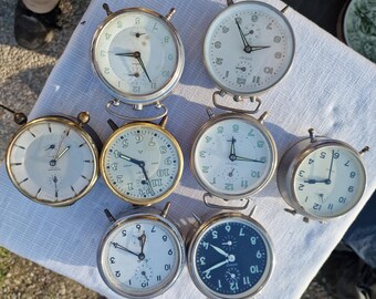 Vintage Mechanical Alarm Clock Set – 8 Working Clocks – Junghans Kienzle Mauthe Veglia Peter – 1950s 1960s Industrial Desk Clocks Collection