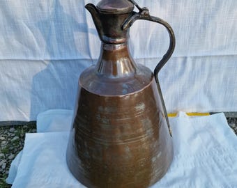 Large antique hammered copper jug – Unique handcrafted object with historic patina | Jupiter's Beard
