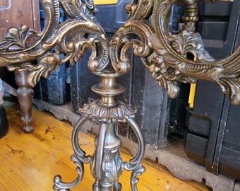 Baroque 4-flame bronze candelabra with a cherub on top – Fine vintage decoration