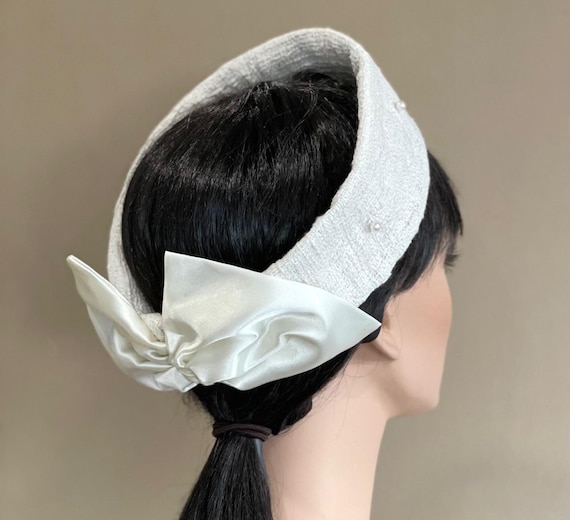 Ivory White Pillbox Hat. Wedding  Hat, Winter White Halo Headband Hat, Audrey Hepburn Hat, Jackie O Pillbox hat, Church Hat, Royal Ascot Hat