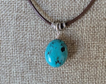 Collier en argent sterling avec pendentif pierre turquoise et cuir marron