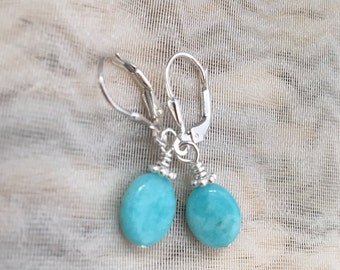 Boucles d'oreilles simples bleu océan en argent sterling avec opale de surf et plage de surf