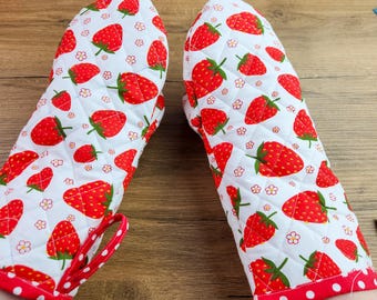 Strawberry Oven Mitt Sewing Pattern – Quilted Kitchen Glove PDF Tutorial