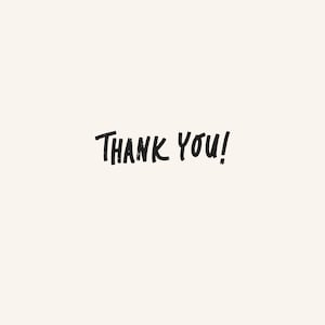 Peut inclure: Graphique simple avec les mots "Thank You!" en noir, dans une police manuscrite audacieuse. Le texte est centr&eacute; sur un fond cr&egrave;me.