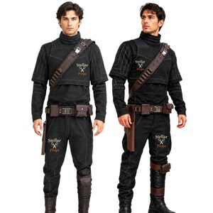 Puede incluir: Dos trajes negros con detalles marrones. Cada atuendo incluye una parte superior de cuello alto, pantalones, un cintur&oacute;n con bolsillos y una correa para el hombro. Los trajes tienen el texto "Stellar Props".