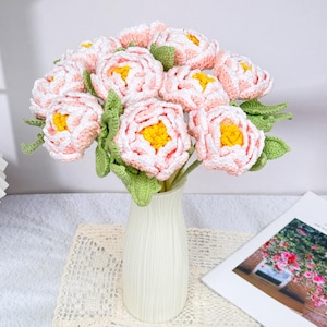 Handgefertigte Häkelarbeit Pfingstrose Blumen, gestrickte Pfingstrose, Pfingstrose Bouquet, Häkelblumen, Muttertagsgeschenk, Blumengeschenk, Blumenarrangement, Home Tischdekoration