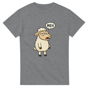 Meh Sheep Tシャツ | 面白い退屈な漫画Tシャツ | 共感できる無関心ユーモアトップ | 感動しない動物グラフィックシャツ | 皮肉なギフト