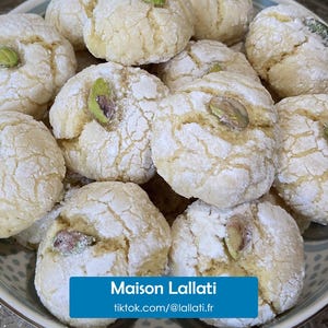 Ghriba - Pastel marroquí de limón, coco y pistacho - Pastel marroquí casero - Pastelería marroquí - Deliciosa masa agrietada