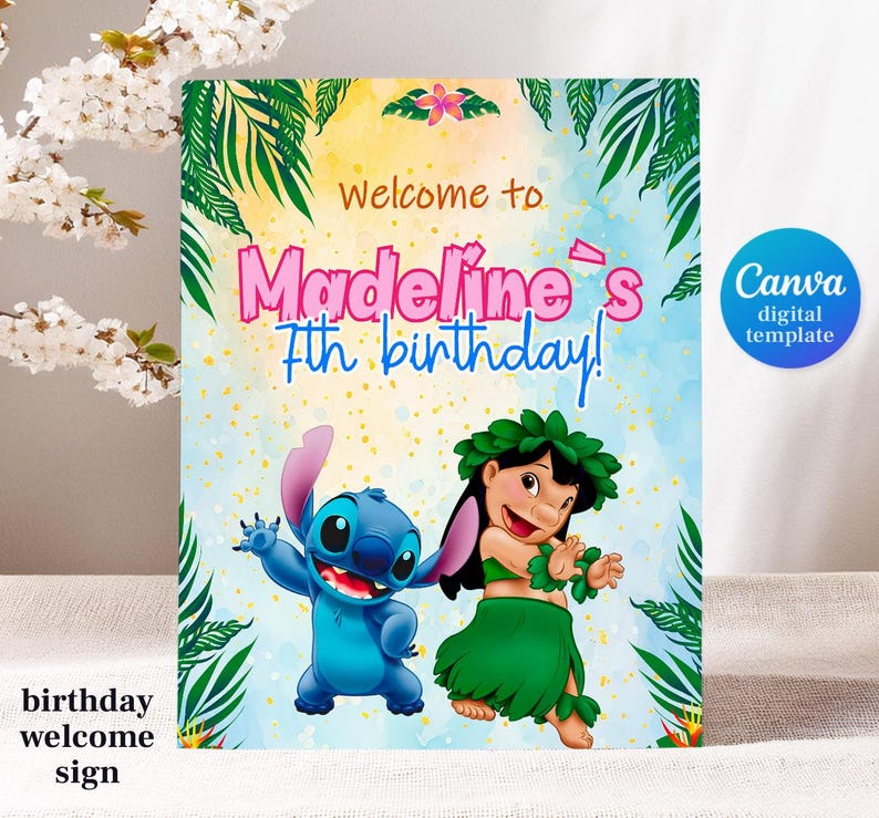 Puede incluir: Un colorido letrero de bienvenida de cumplea&ntilde;os con los personajes Stitch y Lilo. El letrero dice "Welcome to Madeline's 7th birthday!" en texto rosa y azul, rodeado de hojas tropicales y un logotipo de Canva digital template.