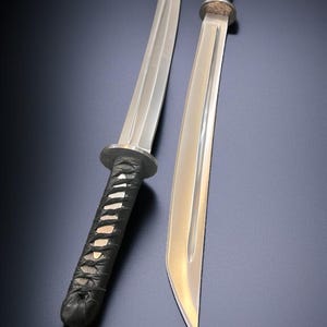 Japanese Wakizashi Full Tang Sword - K110 BOHLER Steel Blade - Thread Wrapped Handle - Traditionally Inspired Collectible(Single Sword)