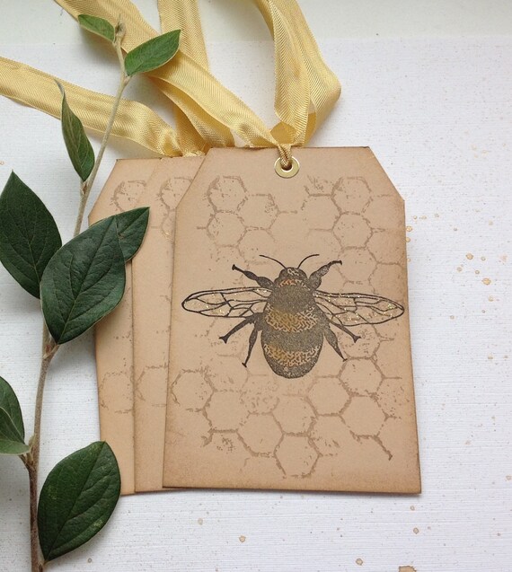 bee luggage tag