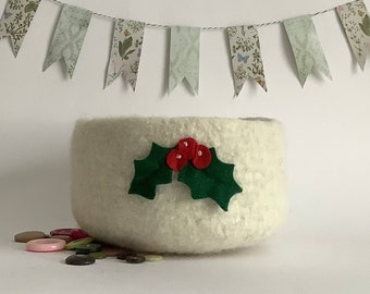 FELTED 'FUSSPOT' bowl / desk tidy .  'Holly Days ' . Cream / red/ green. UK seller ...ready to ship...