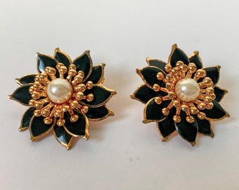 Vintage Enamel Flower Clip-On Earrings – Black & Gold Tone Floral Earrings with Faux Pearl Centers