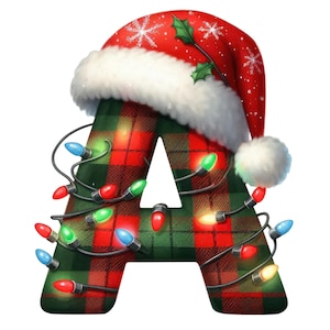 Könnte beinhalten: Ein dekorativer Buchstabe "A" mit Weihnachtsmotiv. Der Buchstabe ist mit einem rot-grünen Karomuster bedeckt und mit bunten Weihnachtslichtern verziert. Auf dem Buchstaben sitzt eine rote Weihnachtsmütze mit weißem Rand und Schneeflocken.