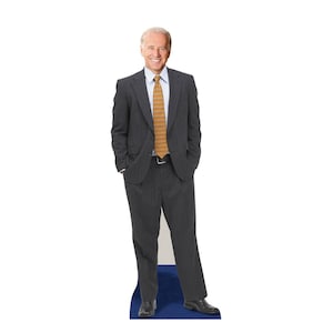 Découpage en carton grandeur nature Joe Biden, président voyageur debout, décoration de parti politique, accessoire de cabine photo, affichage patriotique, affichage patriotique