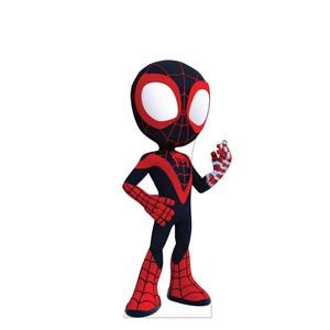Puede incluir: Una figura de Spider-Man de estilo caricatura con un traje negro y rojo. La figura tiene ojos blancos grandes, un emblema de ara&ntilde;a rojo en el pecho y guantes y botas rojas con telara&ntilde;as. La figura est&aacute; de pie con una mano levantada.