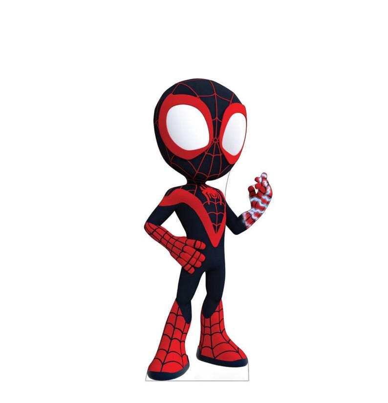 Puede incluir: Una figura de Spider-Man de estilo caricatura con un traje negro y rojo. La figura tiene ojos blancos grandes, un emblema de ara&ntilde;a rojo en el pecho y guantes y botas rojas con telara&ntilde;as. La figura est&aacute; de pie con una mano levantada.