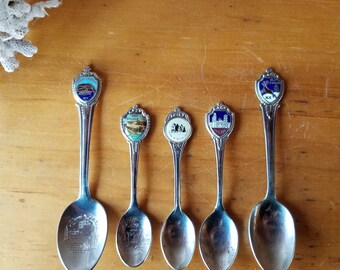 5 Vintage Collectible Silver Tone Travel Souvenir Spoons, Howe Caverns NY, Chicago, House of the Seven Gables, Old Forge NY, Hot Springs AR