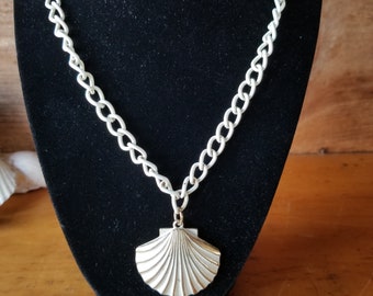 Vintage Shell shaped pendant necklace white and goldtone with chain. Seaside seashell necklace. Baptism