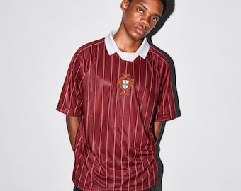 Portugal Fußballtrikot mit roten Nadelstreifen | Retro-Stil Portugal Fußballtrikot Fan-Trikot der portugiesischen Nationalmannschaft Vintage-inspiriertes Sportshirt