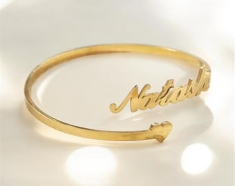 Pulsera rígida personalizada con nombre y corazón, de acero inoxidable. Pulsera personalizada para mujer. Regalo de cumpleaños único para ella.