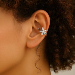 No-Piercing Star Flower Ear Cuff | Silver Clip-On Earring with Zircon | Minimalist Fake Piercing Jewelry | Trendy 2025 Ear Wrap