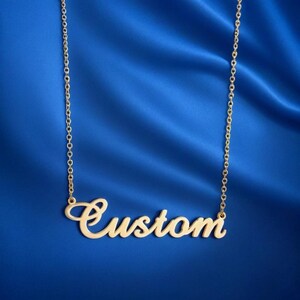 Collar con nombre personalizado: colgante de letra personalizado de acero inoxidable chapado en oro.