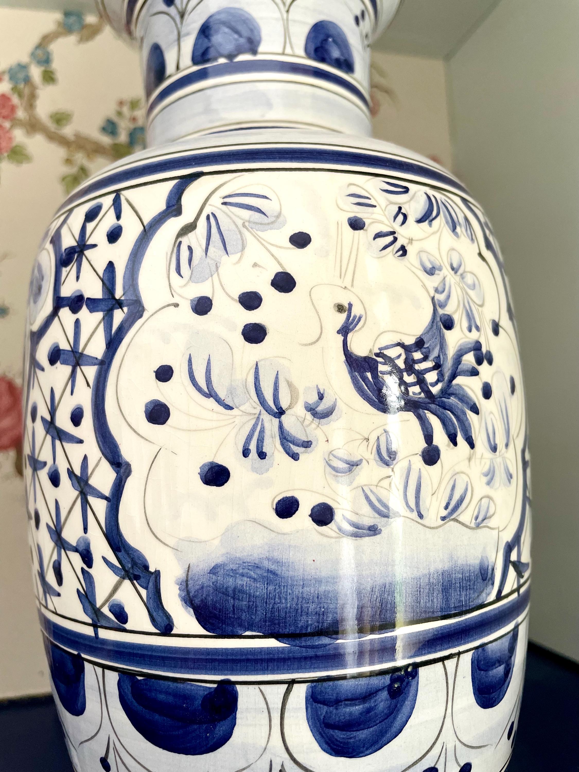 孔雀と花の青色陶器花瓶 青と白の孔雀の陶器の花瓶 – 手描き、27cm - Etsy 日本