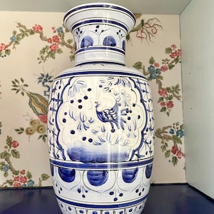 Blue & White Peacock Ceramic Vase – Hand‑Painted, 27 cm