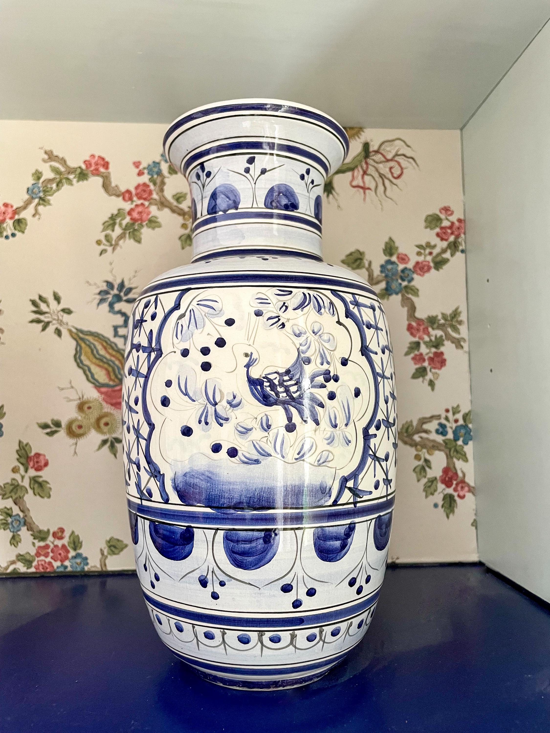青と白の孔雀の陶器の花瓶 – 手描き、27cm - Etsy 日本