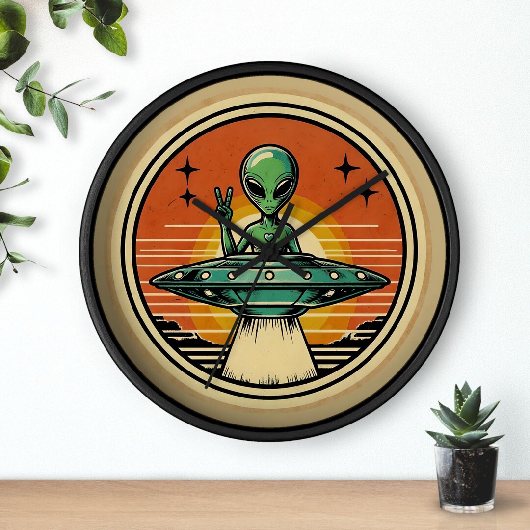 Retro Alien UFO Wall Clock, Sci-fi Home Decor - Etsy