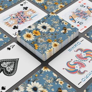 花とエースがデザインされたスタイリッシュなポーカートランプ、ゲームナイトの必需品、ポーカー愛好家へのユニークなギフト、卓上ゲーム