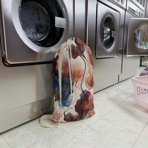 Sac à linge fleuri, Organiseur de linge chic, Décoration d'intérieur moderne, Motif floral épanoui, Indispensable pour le jour de la lessive, Cadeau pour femme