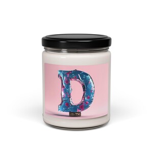 Vela de soja perfumada com letra D floral personalizada | Decoração aromática para casa, presente de aniversário, vela relaxante, vela personalizada