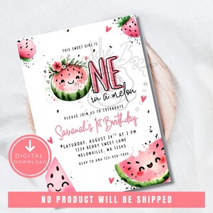 Puede incluir: Una invitación de descarga digital para una fiesta de primer cumpleaños. La invitación presenta un tema de sandía con el texto "One in a melon" y "Savanah's 1st Birthday". La invitación incluye la fecha, la hora y el lugar.