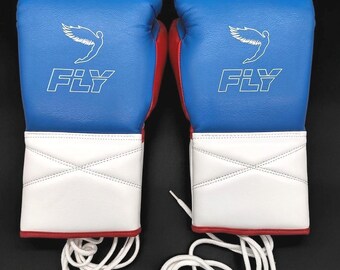 Bokshandschoenen in Fly Style, professionele leren bokshandschoenen met veters, blauw paar voor training en sparren.