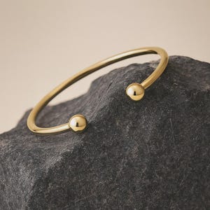 18 karat guld herrarmband med vridmoment på massivt sterlingsilver, tillverkat i Storbritannien, stämplat