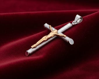 Pingente de crucifixo bicolor em prata de lei 925 com detalhes em ouro 18k, 47 mm