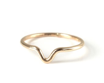 Handmade Gold Mini Peak Wedding Band / / Triangle Wedding Ring in Solid 14k or 18k Gold