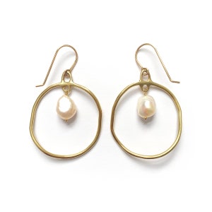 CALYPSO Wabi Sabi Hoop Earrings with Pearls / Handmade Minimalist Circle Earrings in Brass, Sterling Silver, 14k Gold Vermeil or 10k Gold