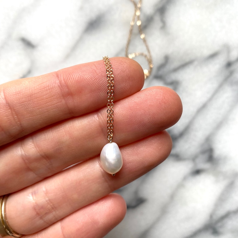 Pearl Solitaire Necklace / / Minimalist Single Baroque Pearl Necklace in 14k Gold Filled, Sterling Silver or Solid 14k Gold image 3