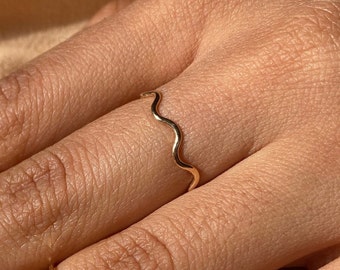 Solid Gold Ripple Stacking Ring / 10k or 14k Gold Wavy Squiggle Ring