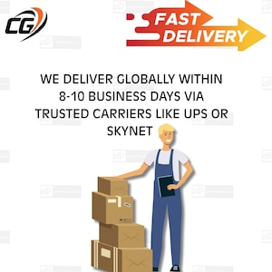 Puede incluir: Imagen con el texto "FAST DELIVERY" y "WE DELIVER GLOBALLY WITHIN 8-10 BUSINESS DAYS VIA TRUSTED CARRIERS LIKE UPS OR SKYNET". Una persona con un mono azul est&aacute; de pie junto a una pila de cajas de cart&oacute;n.