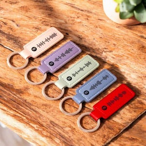 Porte-clés en cuir Spotify, porte-clés en cuir personnalisé, porte-clés, cadeau pour lui, gravé au laser, porte-clés musique, porte-clés musique, cadeau d'anniversaire