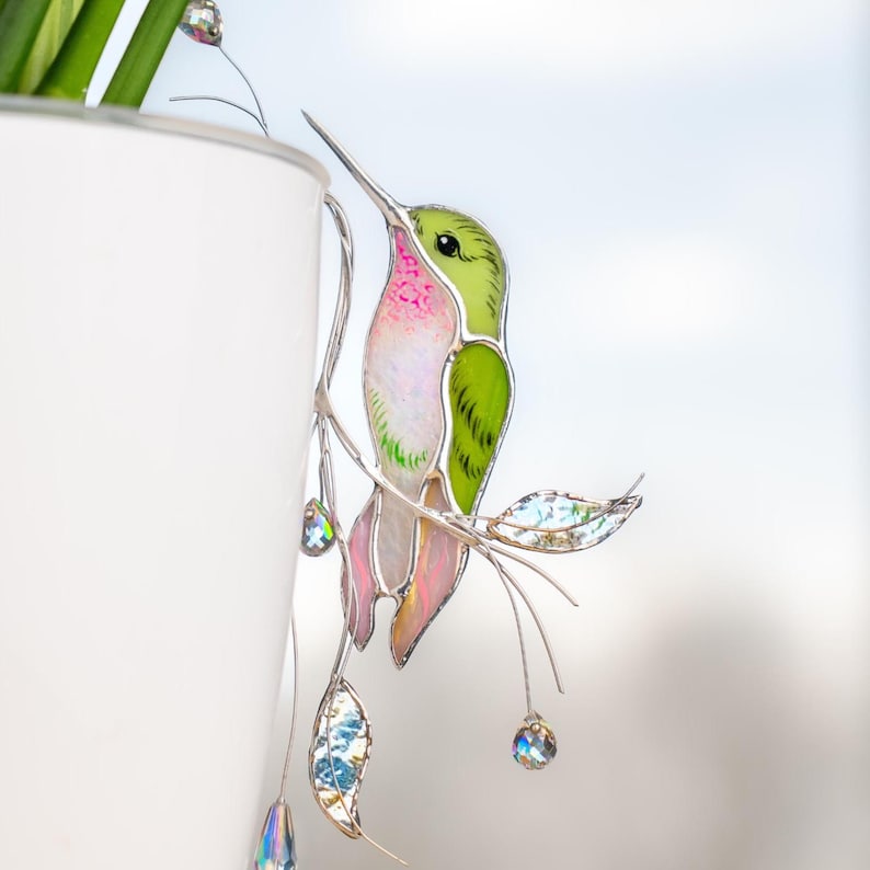 Artistic stained glass hummingbird with sparkling crystals – a breathtaking piece.